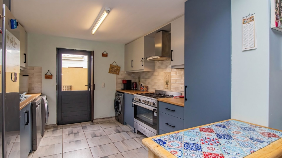 4 Bedroom Property for Sale in Sandbaai Western Cape